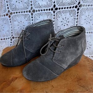 TOMS grey wedge suede boots, great condition! Size 7.5